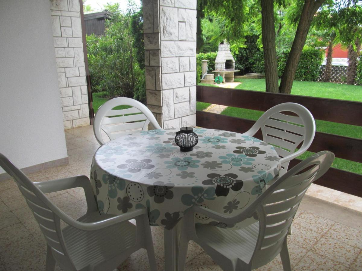 Apartments Zvezdica*** With Garden Zambratija  Zewnętrze zdjęcie
