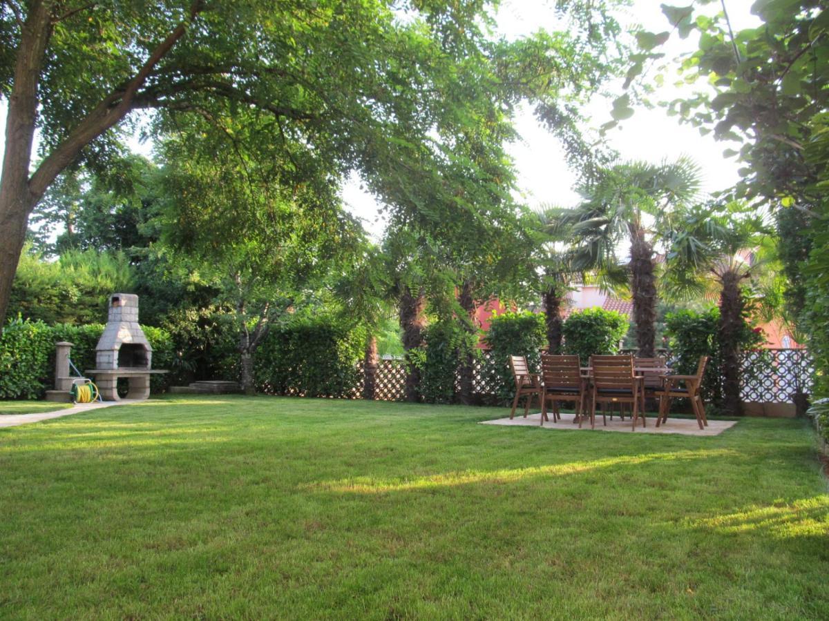 Apartments Zvezdica*** With Garden Zambratija  Zewnętrze zdjęcie